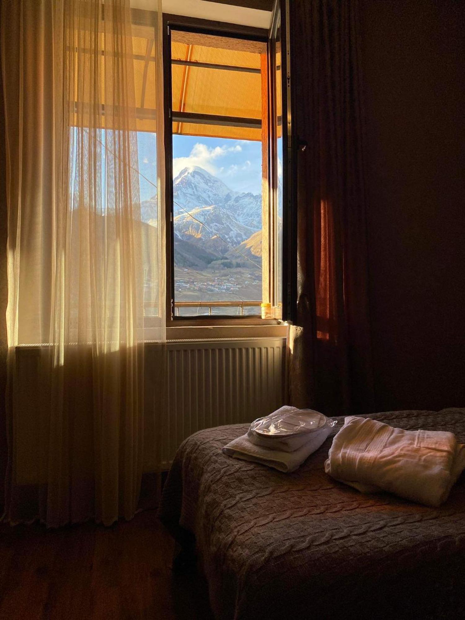 Hotel Golden Star Kazbegi Habitación foto