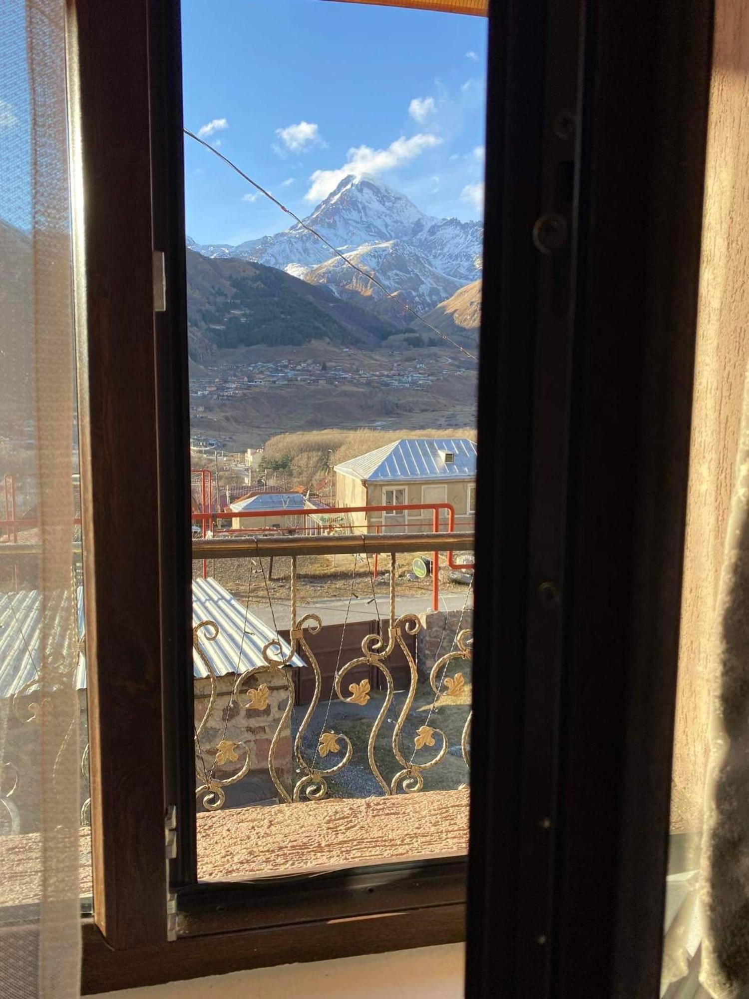 Hotel Golden Star Kazbegi Habitación foto
